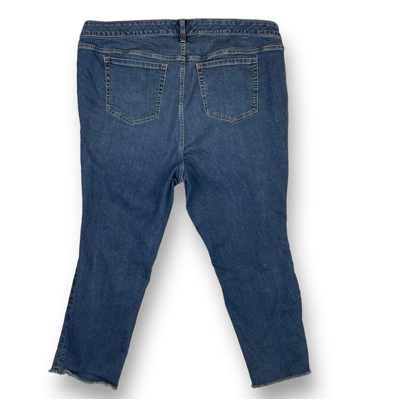 Torrid Crop Boyfriend Womens Jeans Sz 22 Distressed Frayed Hem Stretch Denim - Picture 7 of 12